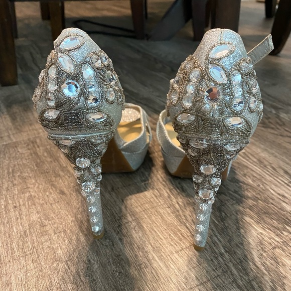 Gianni Bini silver heels - Picture 2 of 5